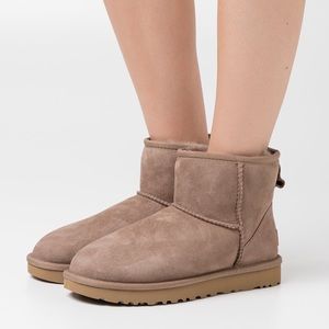 Classic Mini Ugg Boots / Size 10 / Caribou